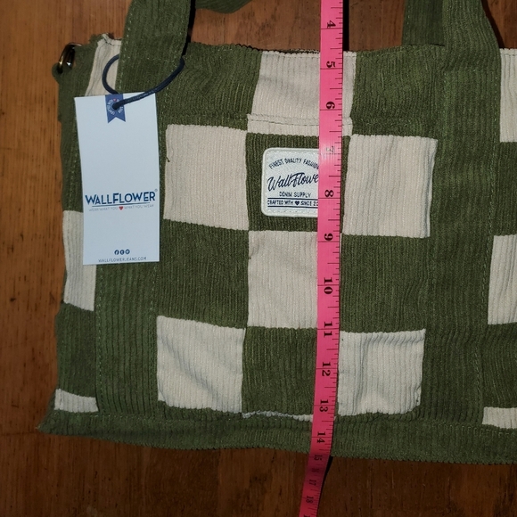 Wallflower Olive and Cream Checkered Tote - Picture 11 of 14